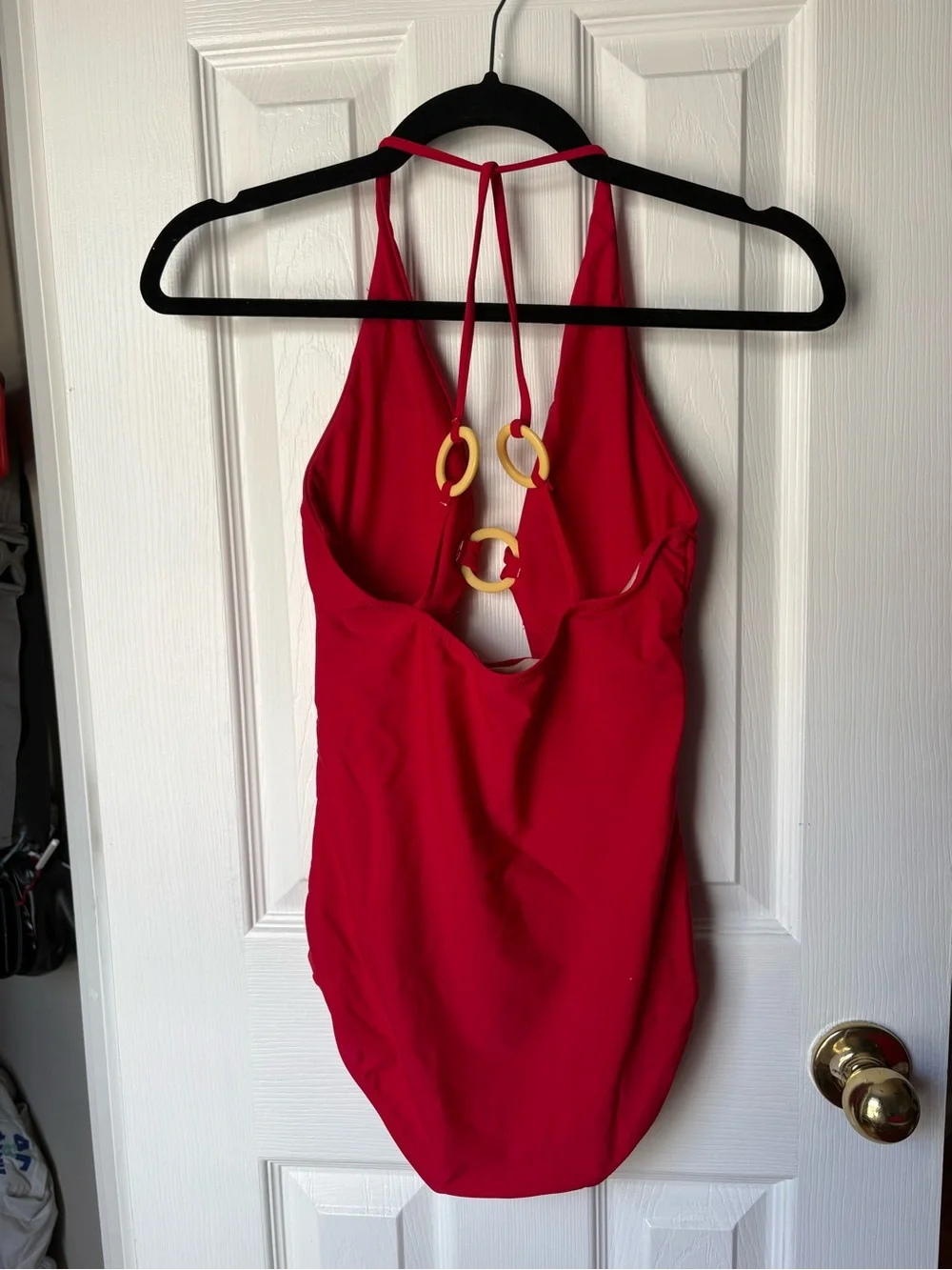 Commense vibrant red